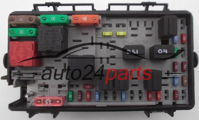  BOITE ELECTRIQUE A RELAIS ET FUSIBLE OPEL CORSA D 13217387 EA