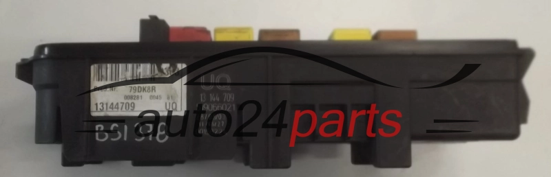 SKRZYNKA ELEKTRYCZNA PRZEKAŻNIKÓW I BEZPIECZNIKÓW MODUŁ NADWOZIA CENTRALKA KOMFORTU BSI PRZEDNIA OPEL VECTRA C SIGNUM 2002-2008 13144709 UQ 93177488 6238049, 62 38 049