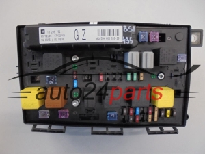 SKRZYNKA ELEKTRYCZNA PRZEKAŻNIKÓW I BEZPIECZNIKÓW MODUŁ NADWOZIA CENTRALKA KOMFORTU BSI PRZEDNIA OPEL ASTRA H ZAFIRA B GM 13 206 752 GZ, 13206752 GZ, HELLA 5DK 008 668-29, 5DK008668-29, 5DK00866829 - BSI114 LOG