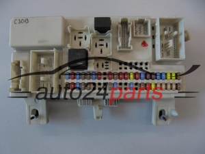 SKRZYNKA BEZPIECZNIKÓW MODUL VOLVO S40 8690719, 519096119 - C3013