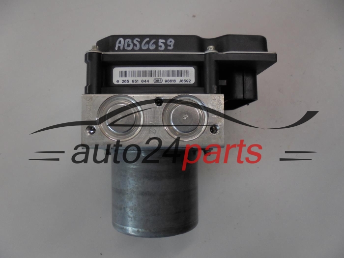 Pompe ABS et calculateur AUDI Q5 BOSCH 0265236148, 8R0614517M, 0265951044 8R0907379D