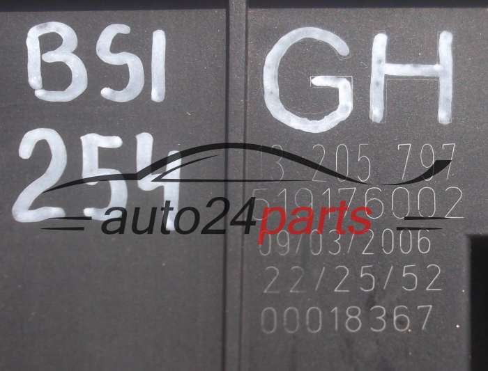 SKRZYNKA ELEKTRYCZNA PRZEKAZNIKOW I BEZPIECZNIKOW MODUŁ NADWOZIA CENTRALKA KOMFORTU BSI OPEL VECTRA C SIGNUM GM 13 205 797 GH, 13205797 GH, 519176002
