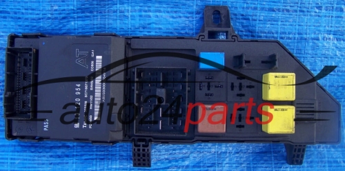 SKRZYNKA ELEKTRYCZNA PRZEKAŻNIKÓW I BEZPIECZNIKÓW MODUŁ NADWOZIA CENTRALKA KOMFORTU BSI POD KONSOLE OPEL VECTRA C SIGNUM 2002-2008 13120954 AT