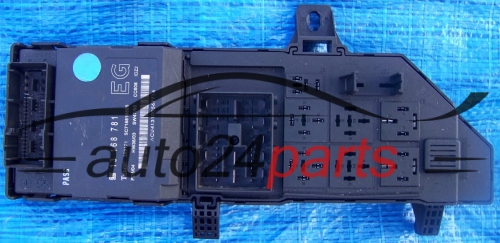 SKRZYNKA ELEKTRYCZNA PRZEKAŻNIKÓW I BEZPIECZNIKÓW MODUŁ NADWOZIA CENTRALKA KOMFORTU BSI POD KONSOLE OPEL VECTRA C SIGNUM 2002-2008, 13163761 EG