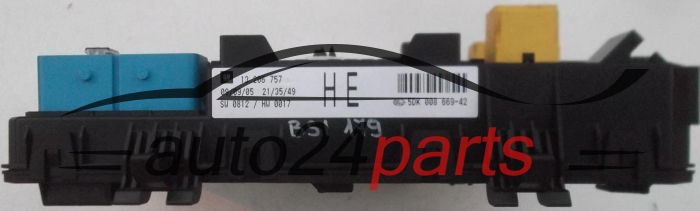 BOITE ELECTRIQUE A RELAIS ET FUSIBLE OPEL ASTRA H ZAFIRA B GM 13 206 757 HE