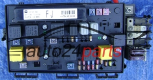 SKRZYNKA ELEKTRYCZNA PRZEKAŻNIKÓW I BEZPIECZNIKÓW MODUŁ NADWOZIA CENTRALKA KOMFORTU BSI PRZEDNIA OPEL ASTRA H ZAFIRA B 13191132 FJ 93182941 6238006