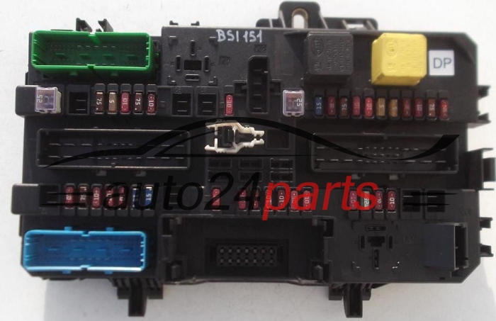 BOITE ELECTRIQUE A RELAIS ET FUSIBLE OPEL ASTRA H ZAFIRA B 13 181 278 DP
