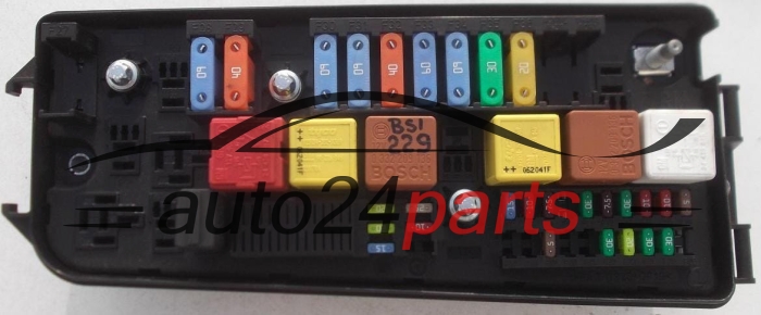 BOITE ELECTRIQUE A RELAIS ET FUSIBLE OPEL VECTRA C SIGNUM 1.9 CDTI GM 13 205 802 GN