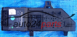 SKRZYNKA ELEKTRYCZNA PRZEKAŻNIKÓW I BEZPIECZNIKÓW MODUŁ NADWOZIA CENTRALKA KOMFORTU BSI POD KONSOLE OPEL VECTRA C SIGNUM 2002-2008, 13165970 CR