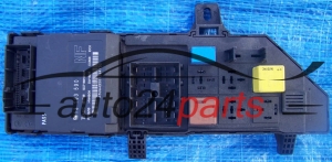 SKRZYNKA ELEKTRYCZNA PRZEKAŻNIKÓW I BEZPIECZNIKÓW MODUŁ NADWOZIA CENTRALKA KOMFORTU BSI POD KONSOLE OPEL VECTRA C SIGNUM 2002-2008, 13193590 NF