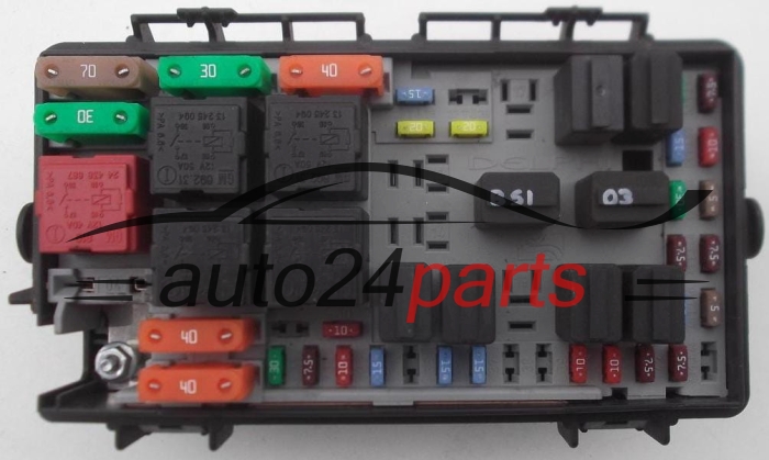 BOITE ELECTRIQUE A RELAIS ET FUSIBLE OPEL CORSA D