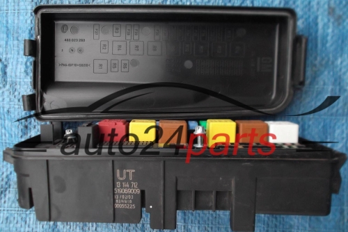SKRZYNKA ELEKTRYCZNA PRZEKAŻNIKÓW I BEZPIECZNIKÓW MODUŁ NADWOZIA CENTRALKA KOMFORTU BSI PRZEDNIA OPEL VECTRA C SIGNUM 2002-2008 13144712 UT 93177458 6238048, 62 38 048